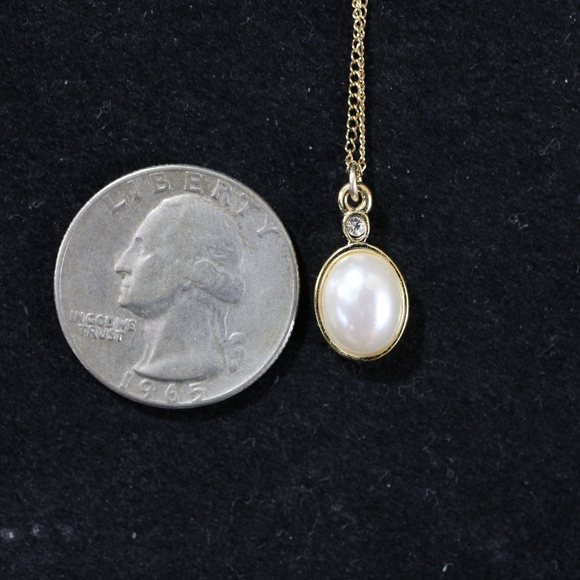 12KGF Yellow Gold Filled Chain, faux Pearl Pendant - Picture 4 of 8